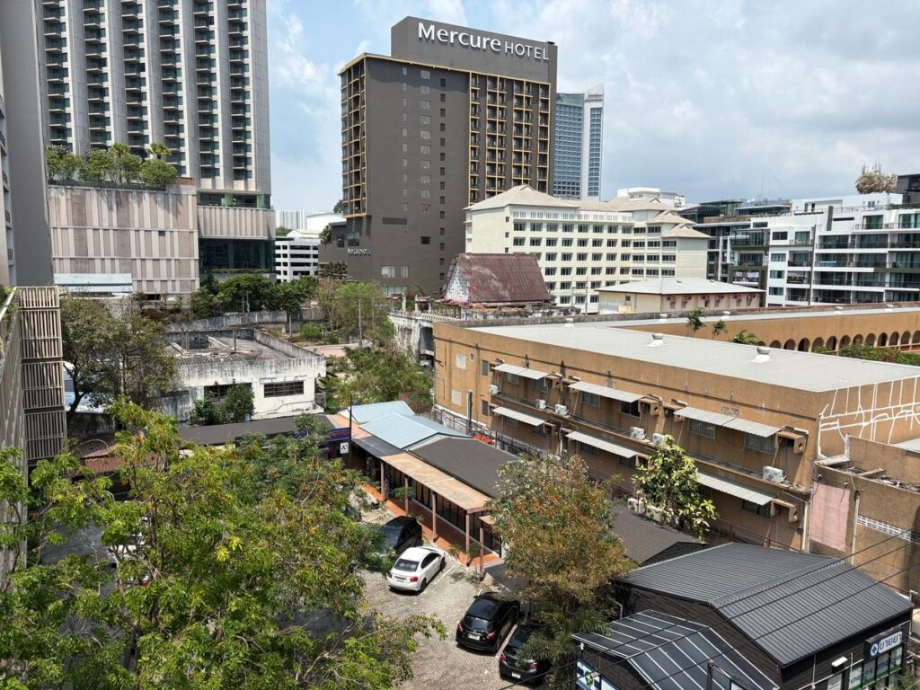 A-One New Wing Hotelの部屋から見た景色1