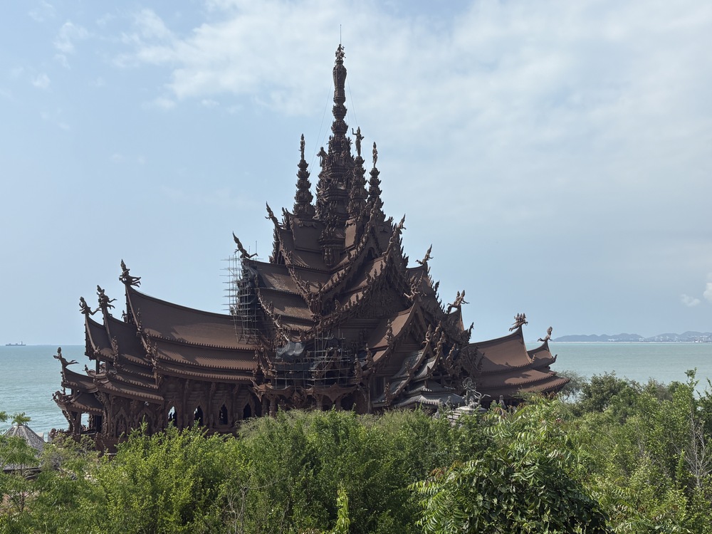 サンクチュアリー・オブ・トゥルースの木造建築